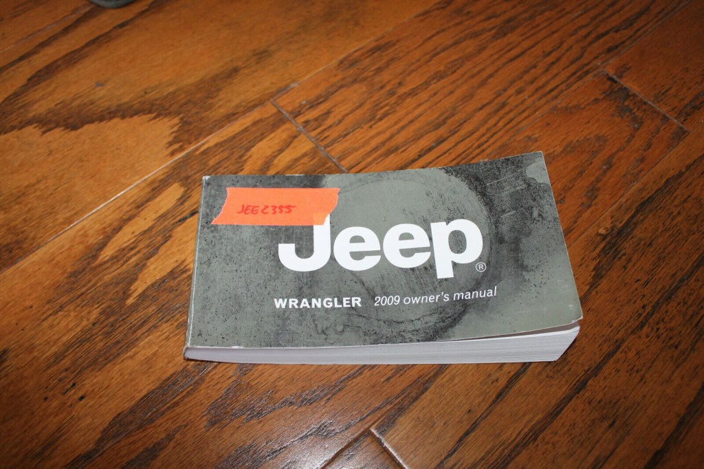 Picture of: Jeep Wrangler owners manual with case RUBICON UNLIMITED X SAHARA  Jee